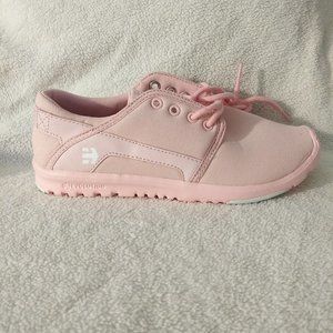 Womens Etnies Scout Evolution Pink Sneakers.